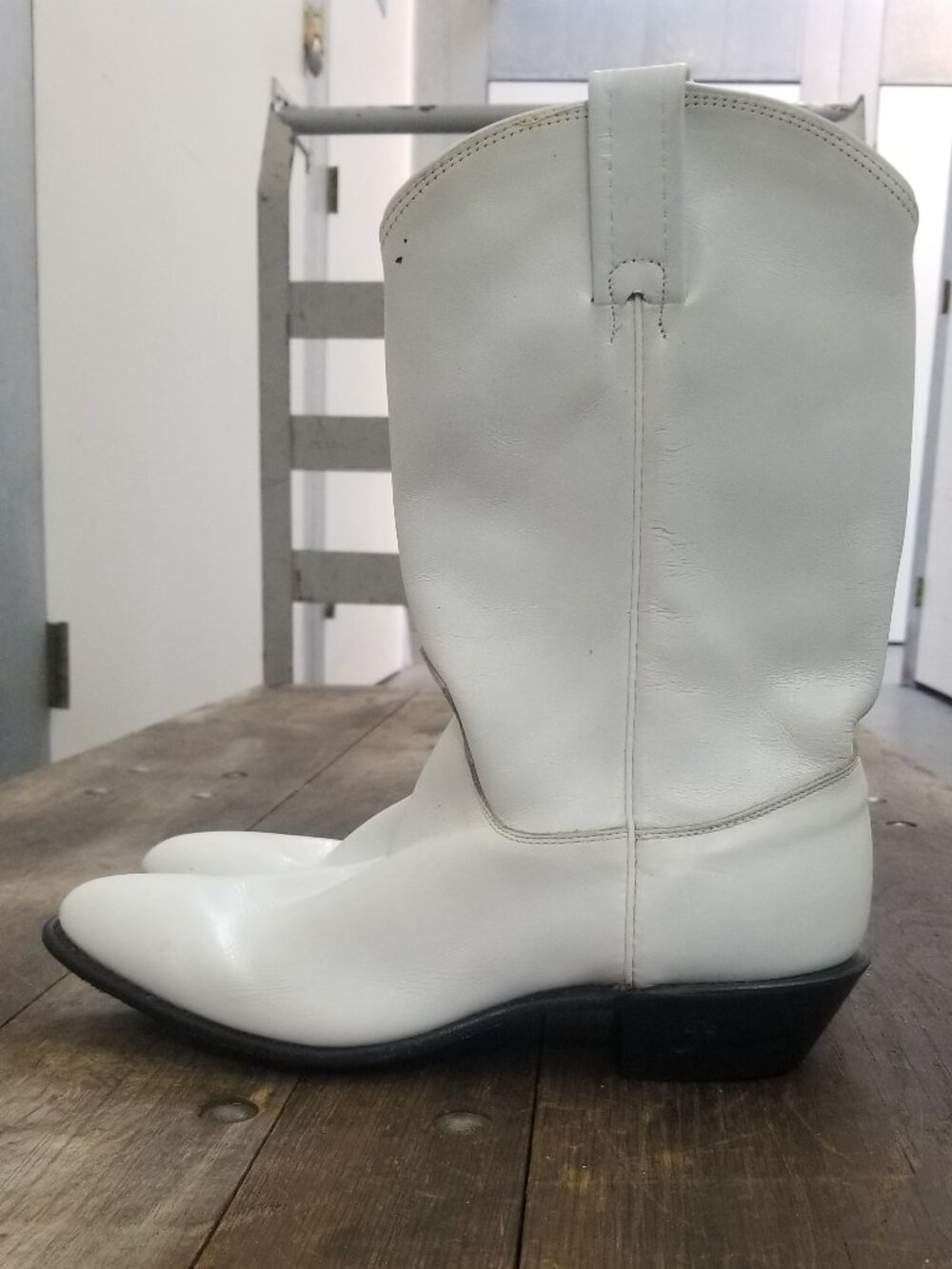 vintage white Evenin' Star boots, sz 9.5